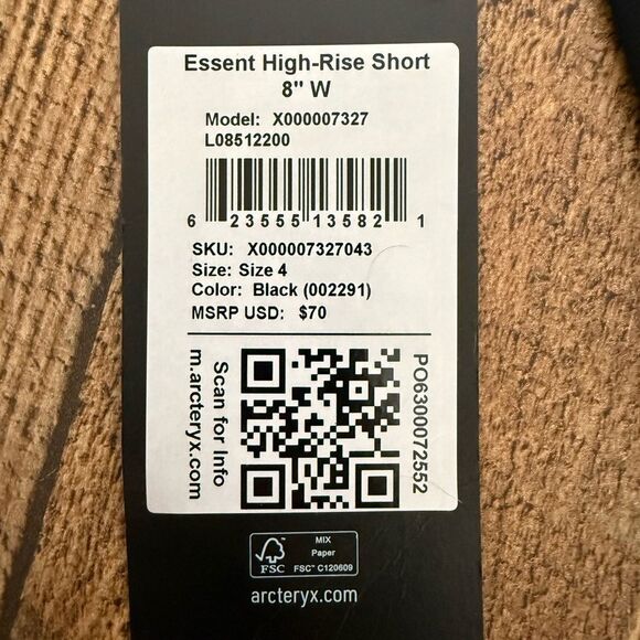 Arc'teryx Essent High Rise Short 8”- Size 4 black NWT - Picture 6 of 11